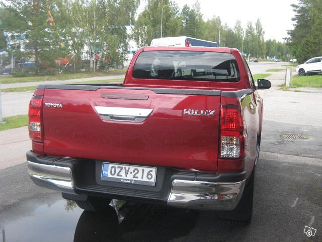 Toyota Hilux 2