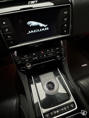 Jaguar XE 15
