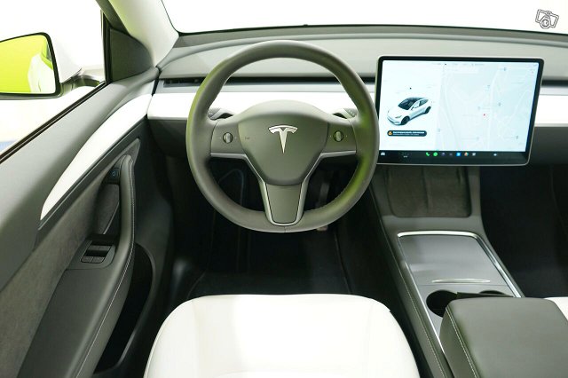 Tesla Model Y 14