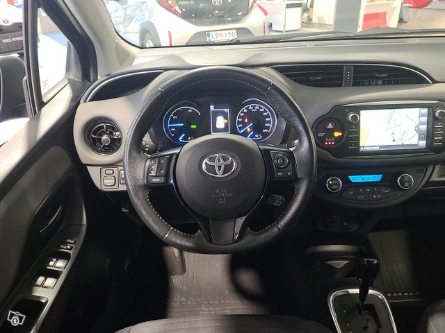 Toyota Yaris 10