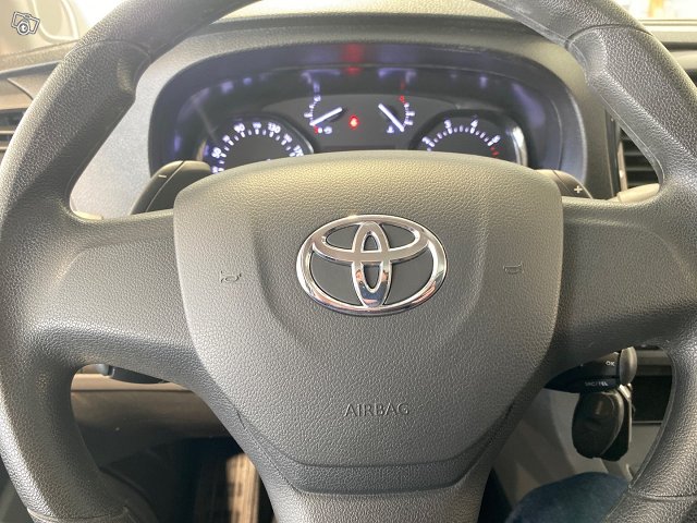 Toyota Proace 13