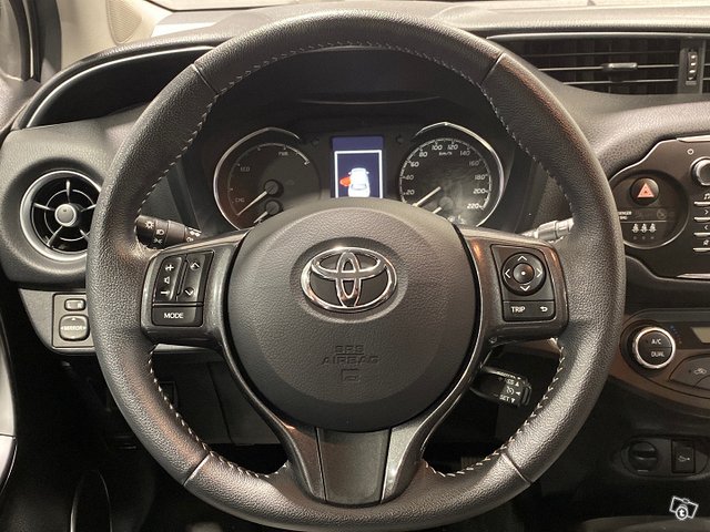 Toyota Yaris 11