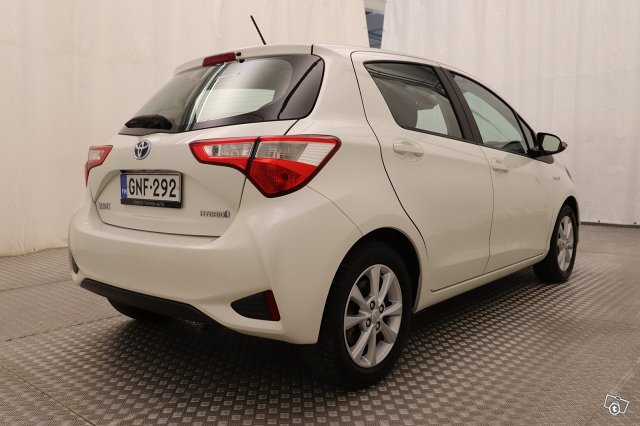 Toyota Yaris 5