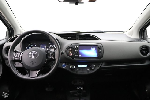 Toyota Yaris 11