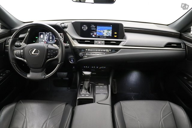 Lexus ES 10