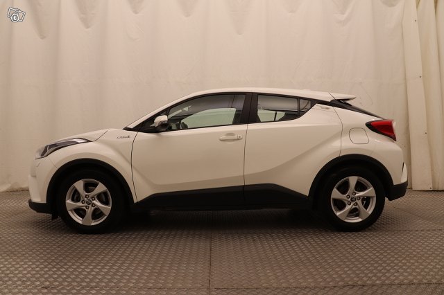 Toyota C-HR 2