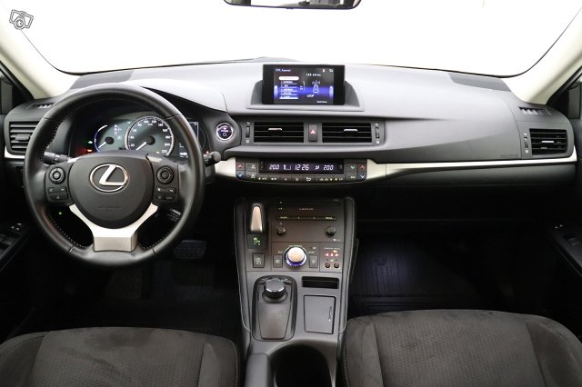 Lexus CT 10