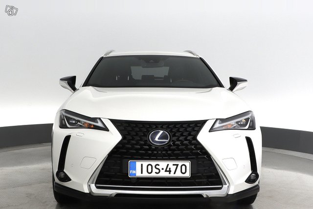 Lexus UX 8