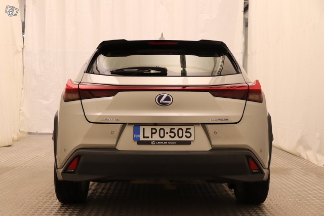 Lexus UX 4