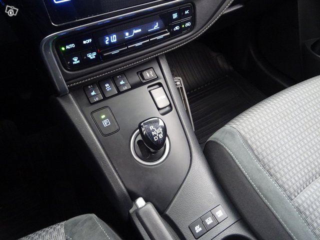 Toyota AURIS 21
