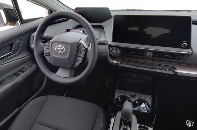 Toyota Prius Plug-in 10
