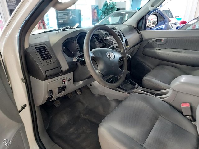 TOYOTA HILUX 4