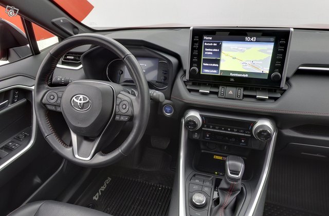 Toyota RAV4 Plug-in 10