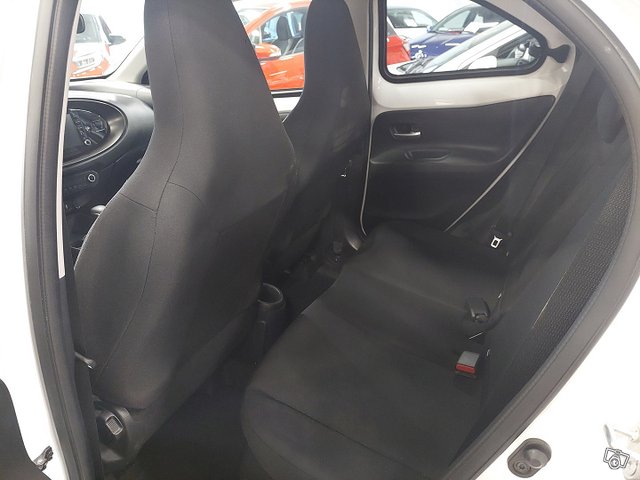 Toyota Aygo X 24