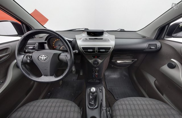 Toyota IQ 9