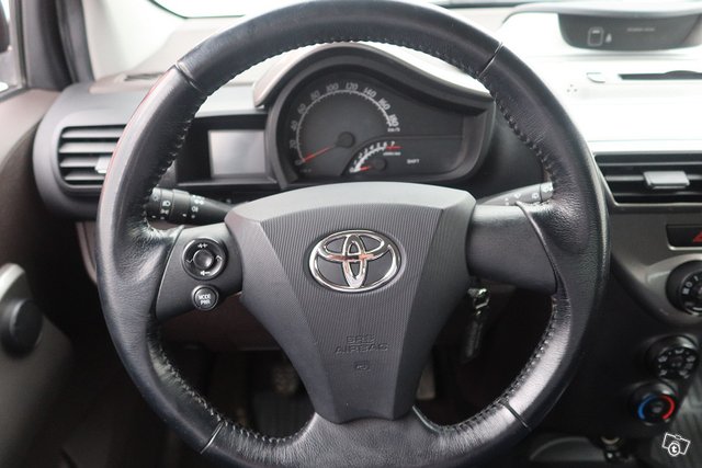 Toyota IQ 11