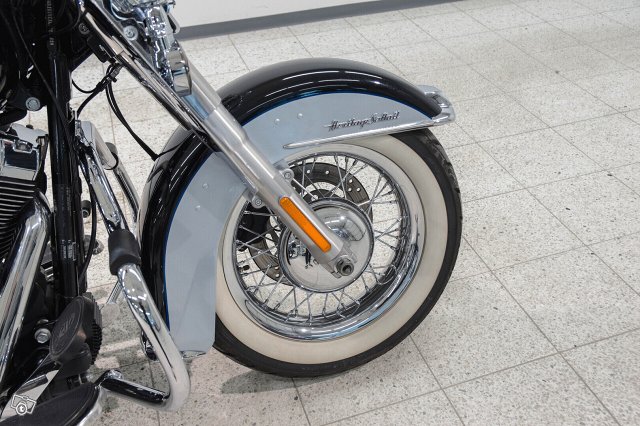 Harley-Davidson SOFTAIL 17