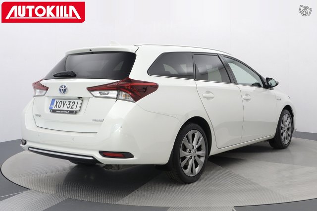 TOYOTA AURIS 5