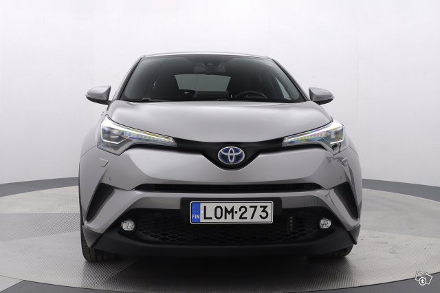 TOYOTA C-HR 8