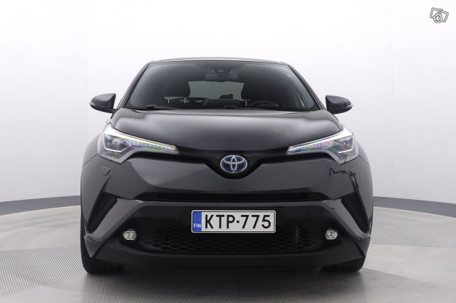 TOYOTA C-HR 8