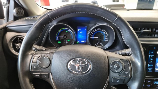 TOYOTA AURIS 14