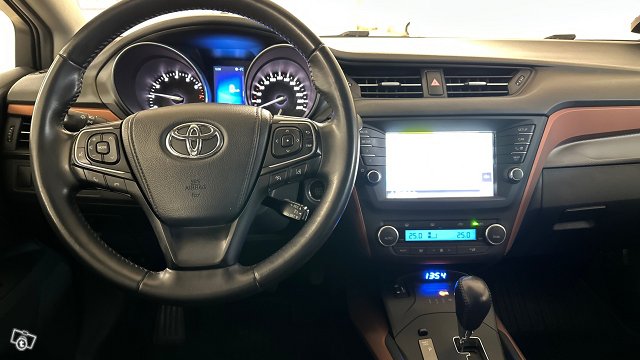 Toyota Avensis 10