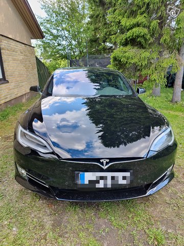 Tesla Model S 1