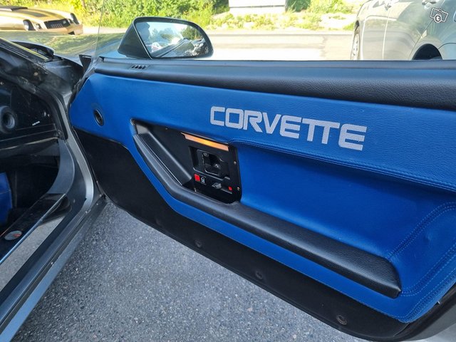 Chevrolet Corvette 12