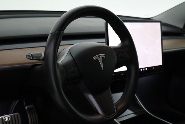 Tesla Model 3 17