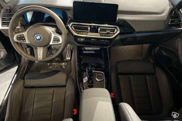 BMW IX3 8