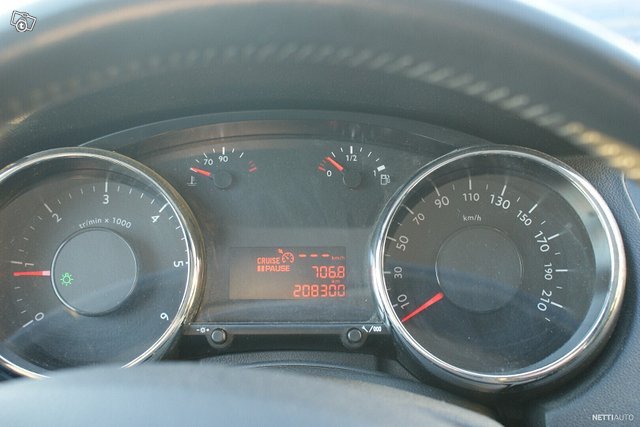 Peugeot 5008 10