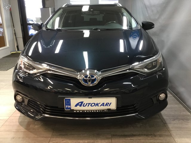 TOYOTA AURIS 5