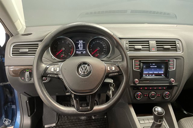 Volkswagen Jetta 13