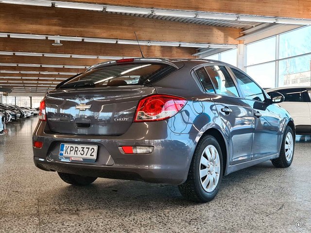 Chevrolet Cruze 4