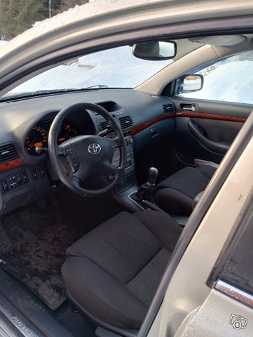 Toyota Avensis 10
