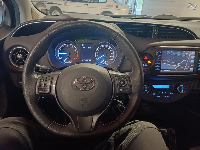 Toyota Yaris 5