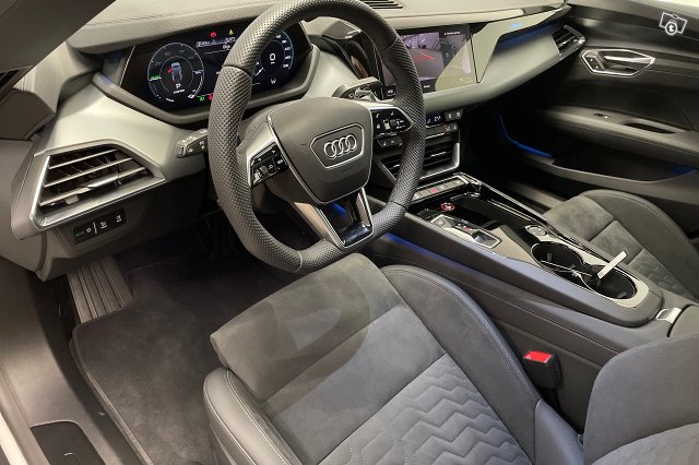 Audi E-tron GT 7
