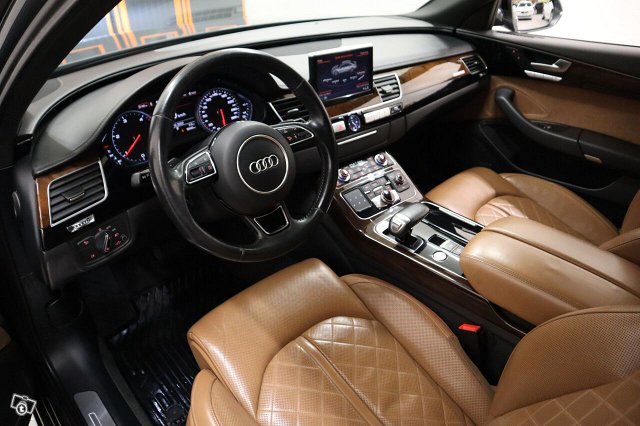 Audi A8 9