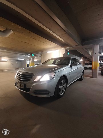 Mercedes-Benz E 220 4