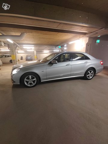 Mercedes-Benz E 220 7