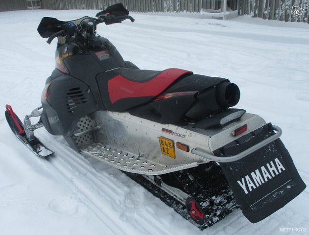Yamaha FX Nytro 8