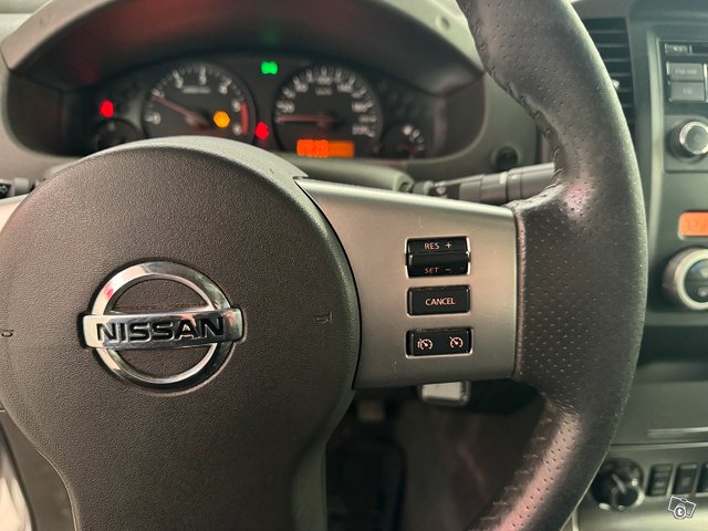 Nissan Navara 10