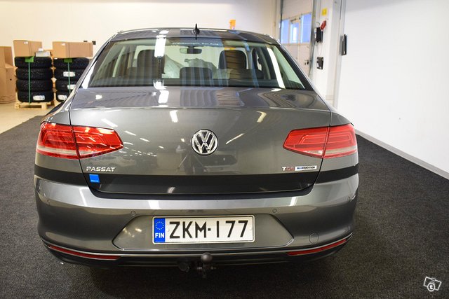 VOLKSWAGEN Passat 5