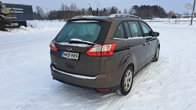 Ford C-Max 8