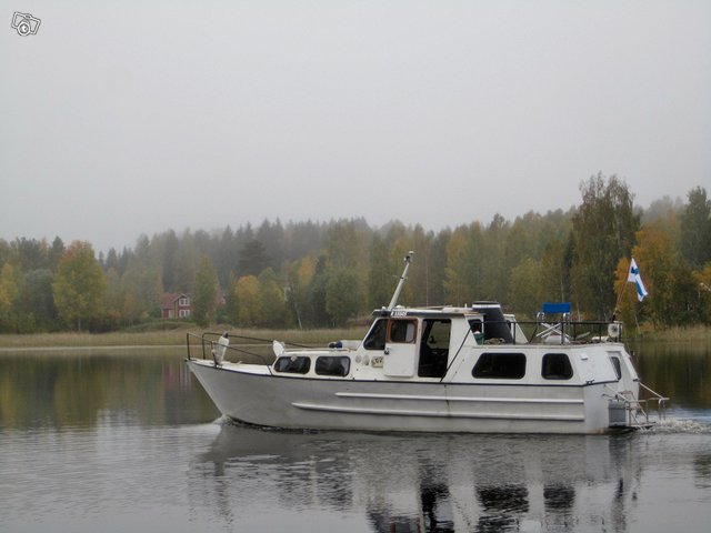 Saunallinen teräsvene Saimaalla, kuva 1