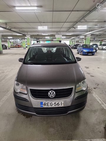 Volkswagen Touran 1