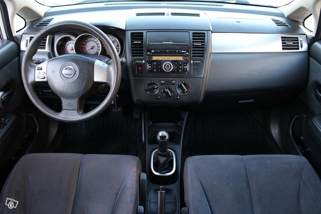 Nissan Tiida 9