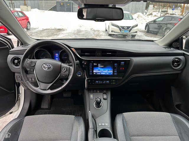 Toyota Auris Hybrid Premium 9