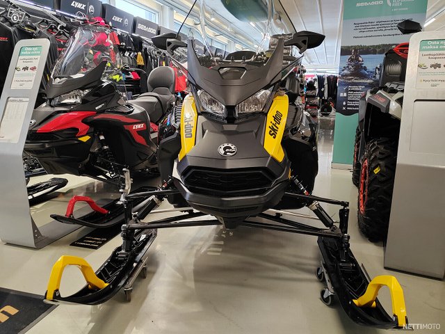 Ski-Doo Grand Touring 3