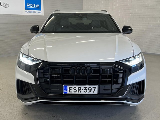 AUDI Q8 11